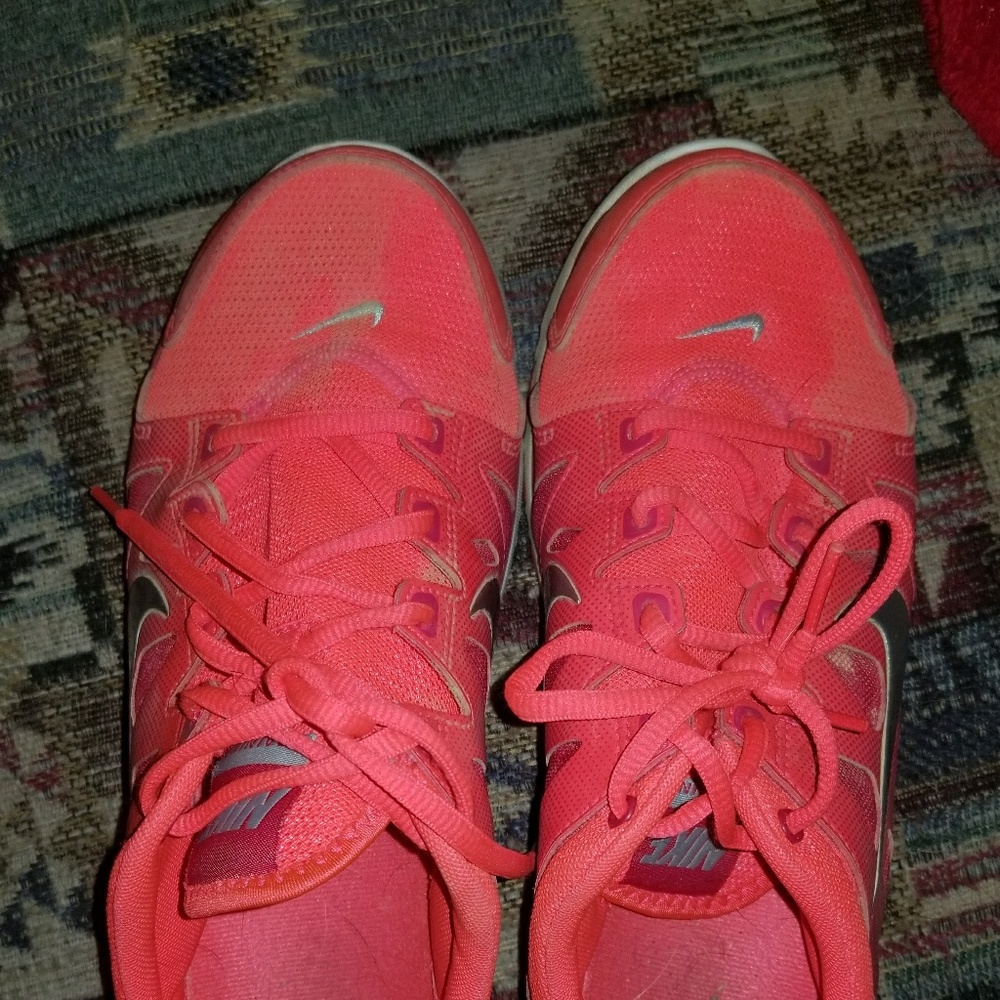Nike tennis shoes